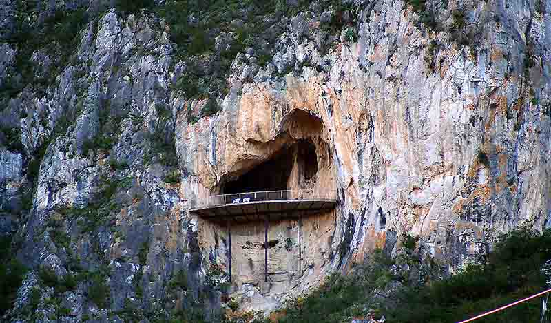 Entrada a Grutas de García y Teleférico